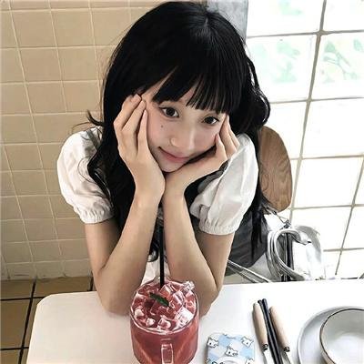 女孩向前冲